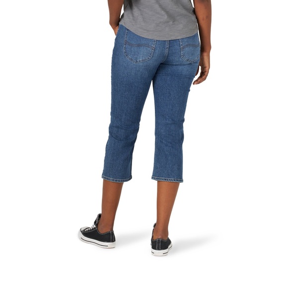 Lee - Picture 2 of 5